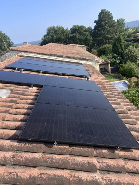 Réduisez vos factures d'électricité à Six-Fours avec panneaux solaires et batteries pour une autonomie