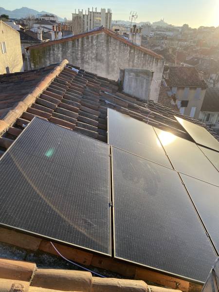 Autoconsommation avec panneaux solaires de 4,5 kW et stockage par batterie 10 kW à Sanary-sur-Mer