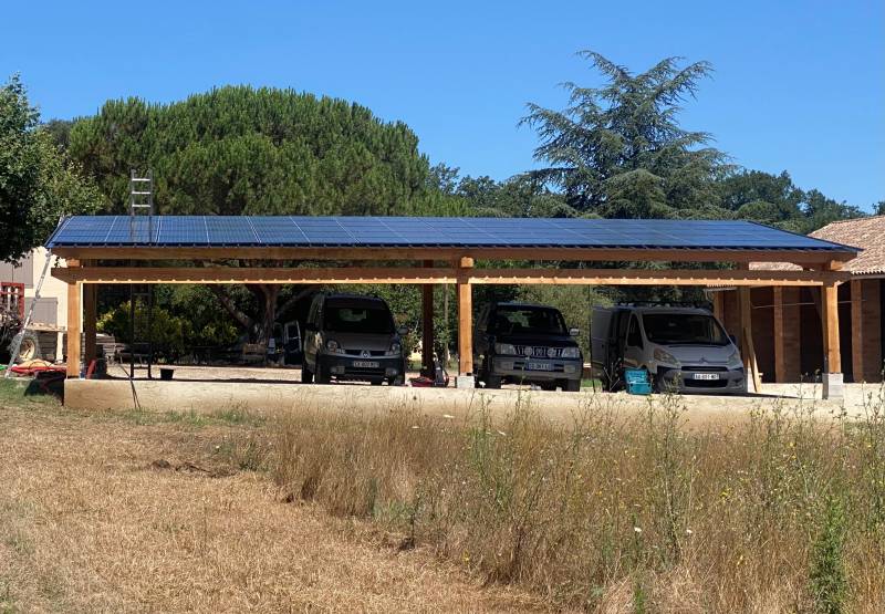 équipement d'un carport en panneaux solaire 